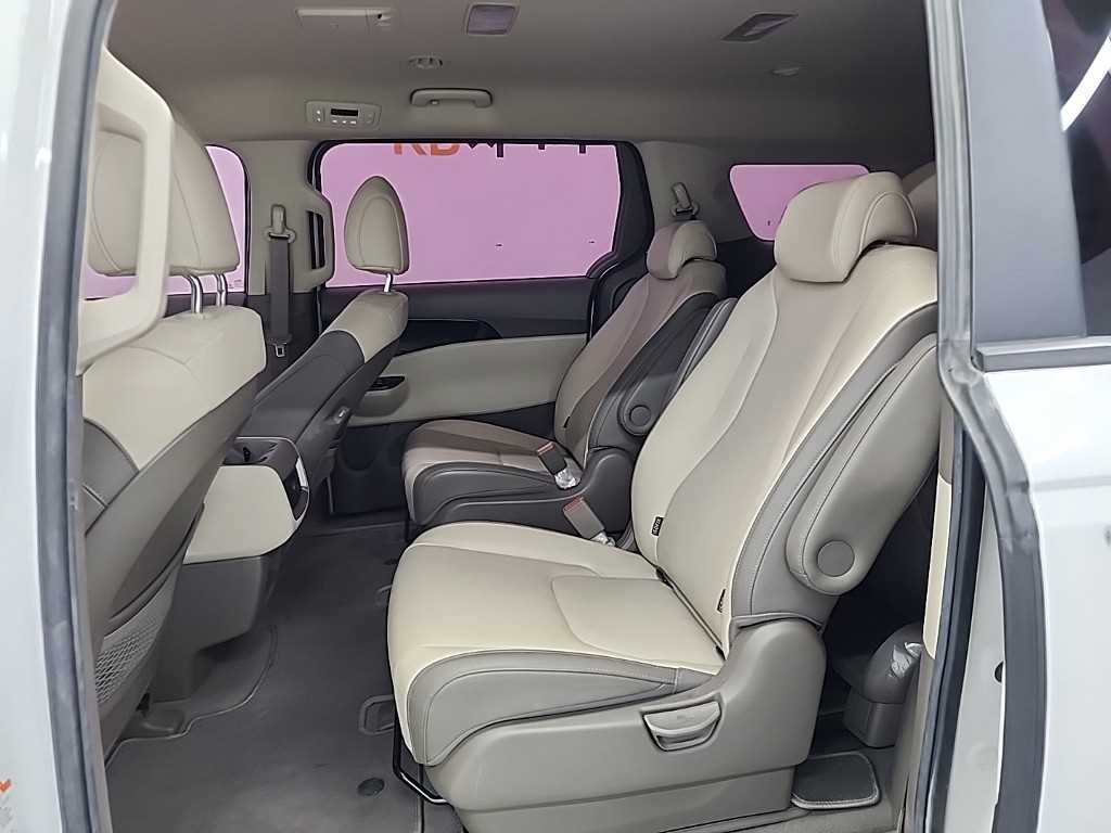KIA Carnival - Vista 12
