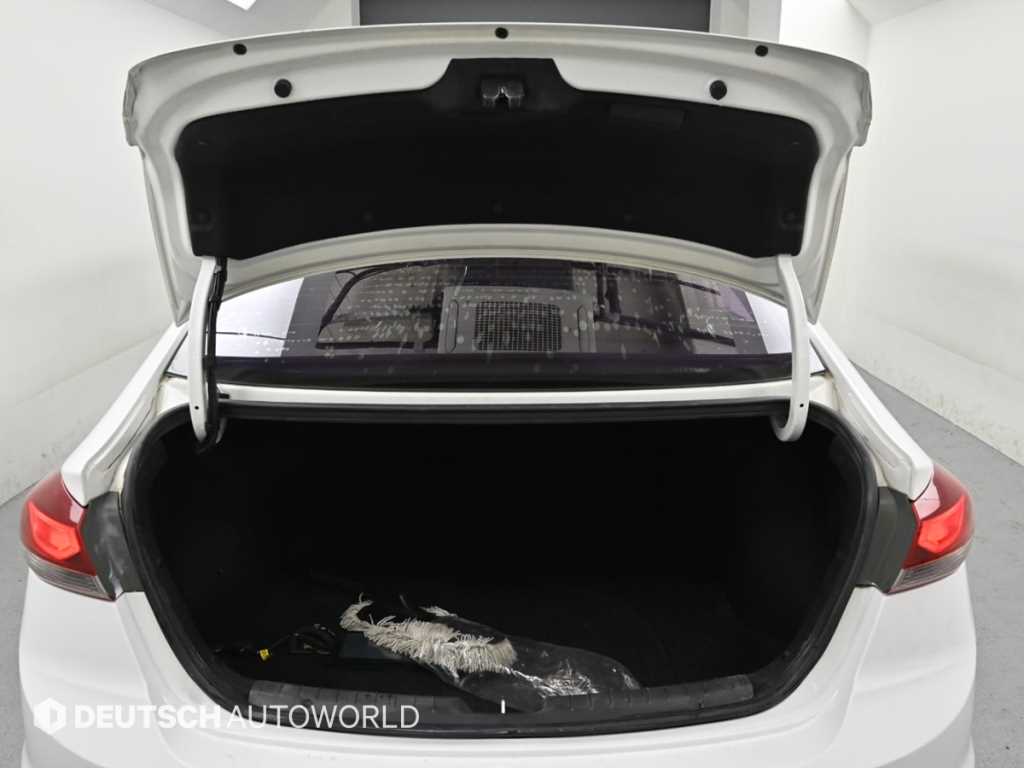 HYUNDAI Avante 2016 Blanco - Importación desde Corea - HF Imports Iquique - Foto 19