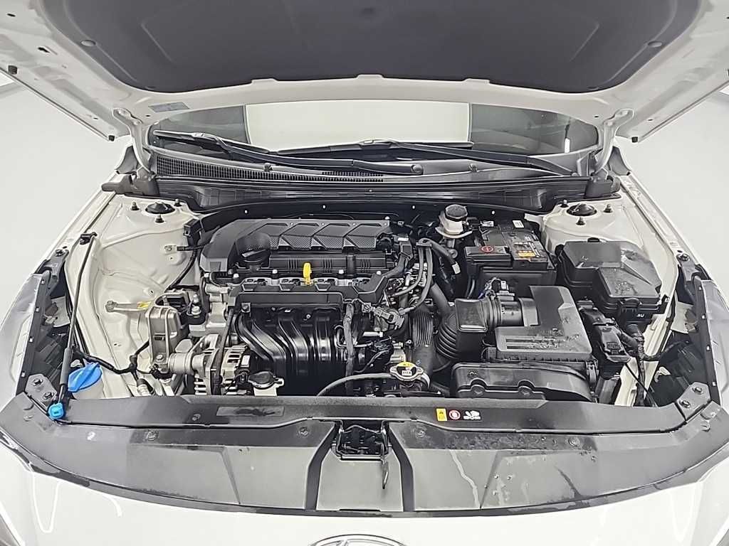 HYUNDAI Avante - Vista 5