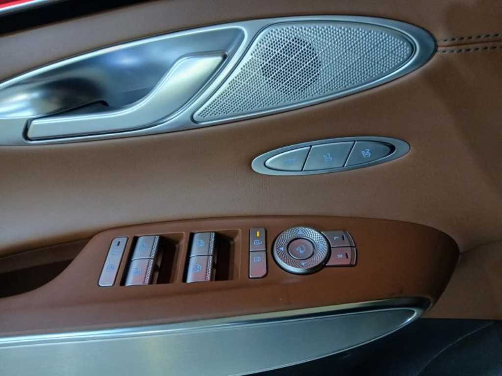 Genesis GV70 - Vista 9