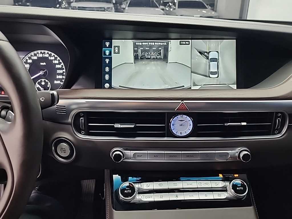 Genesis G90 - Vista 10