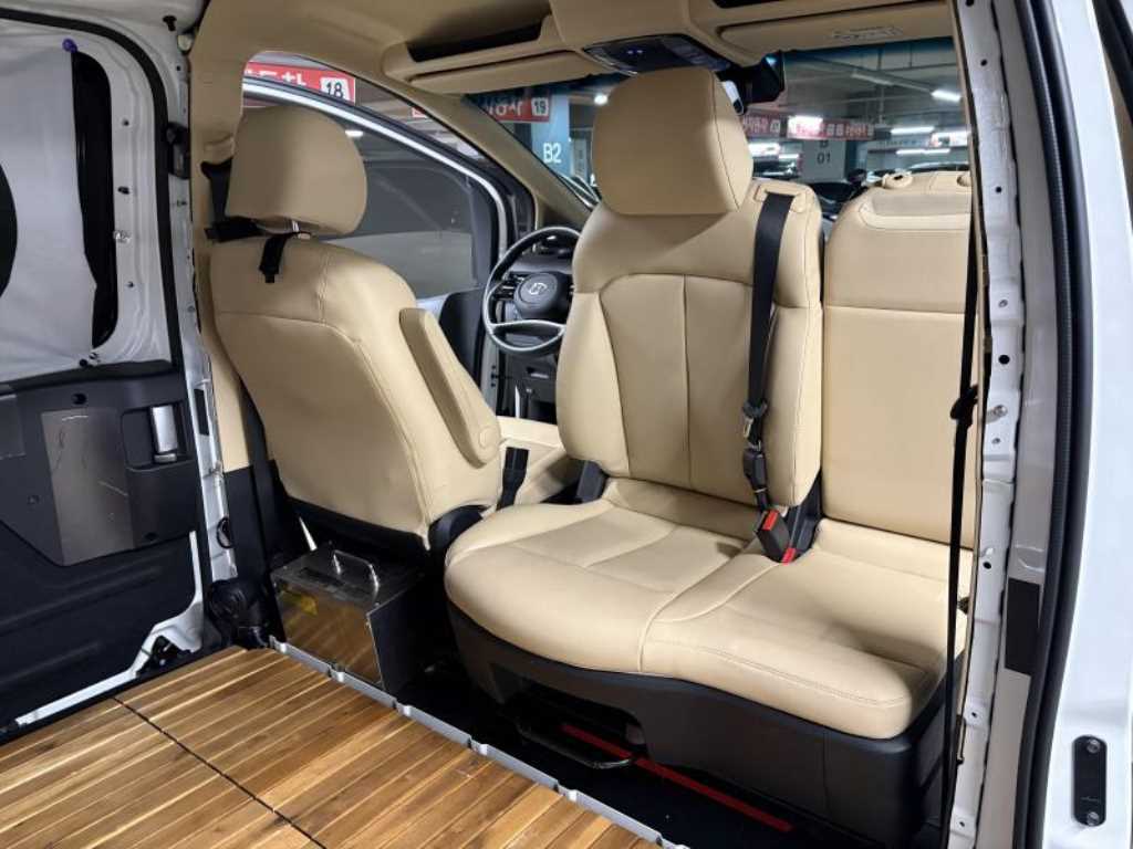 HYUNDAI Staria - Vista 7