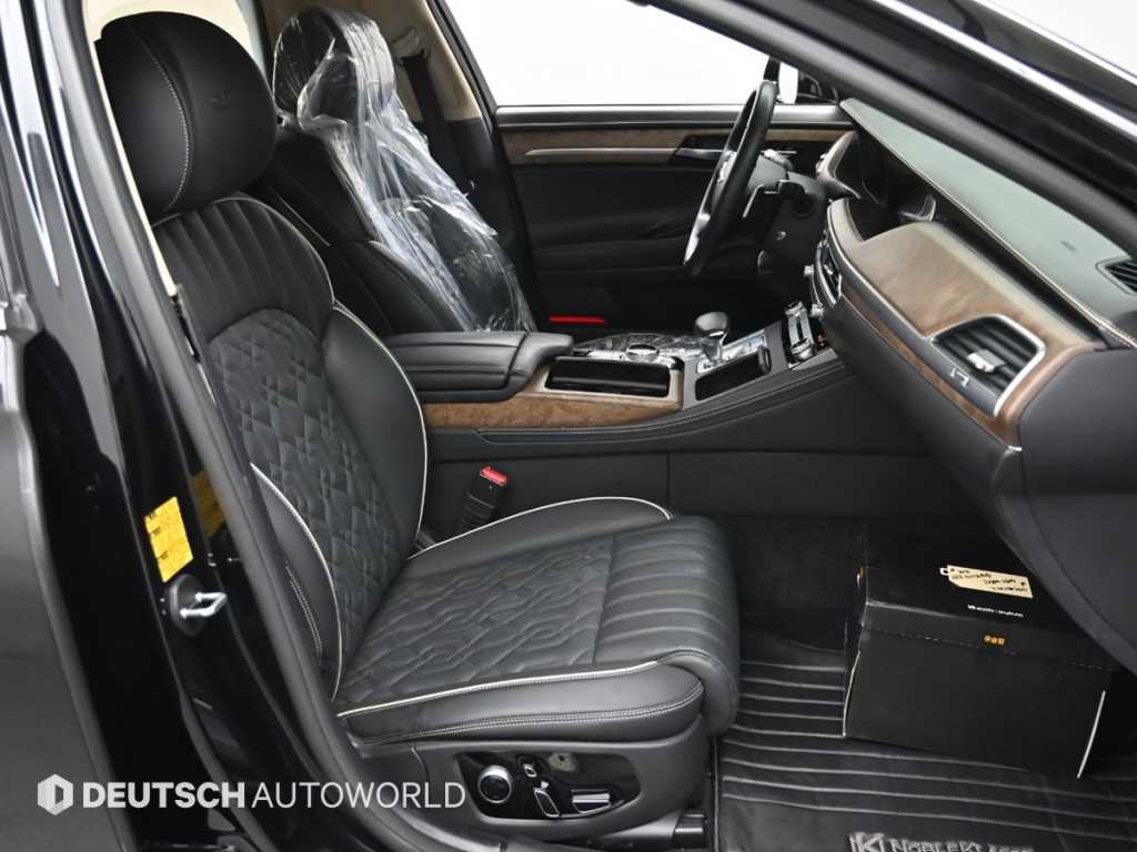 Genesis G90 - Vista 10