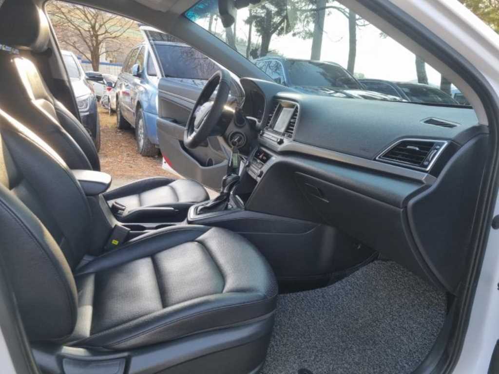 HYUNDAI Avante 2017 Blanco - Importación desde Corea - HF Imports Iquique - Foto 16