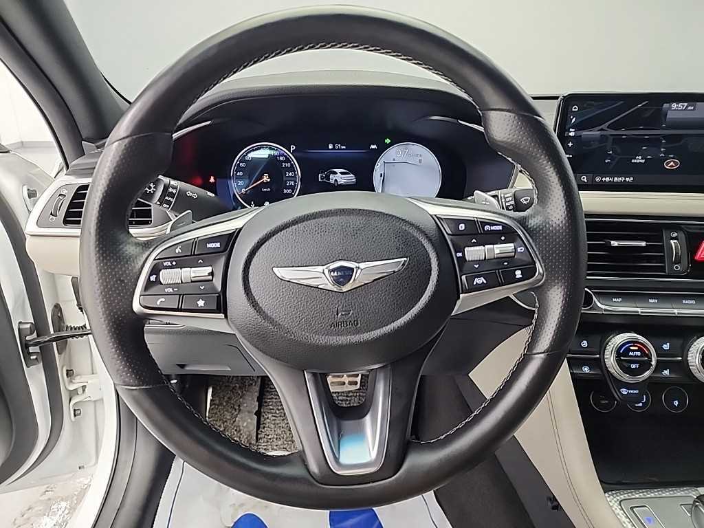 Genesis G70 - Vista 9