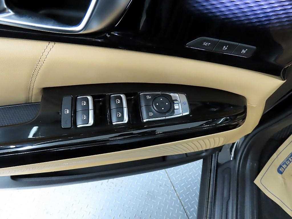 KIA Carnival - Vista 11