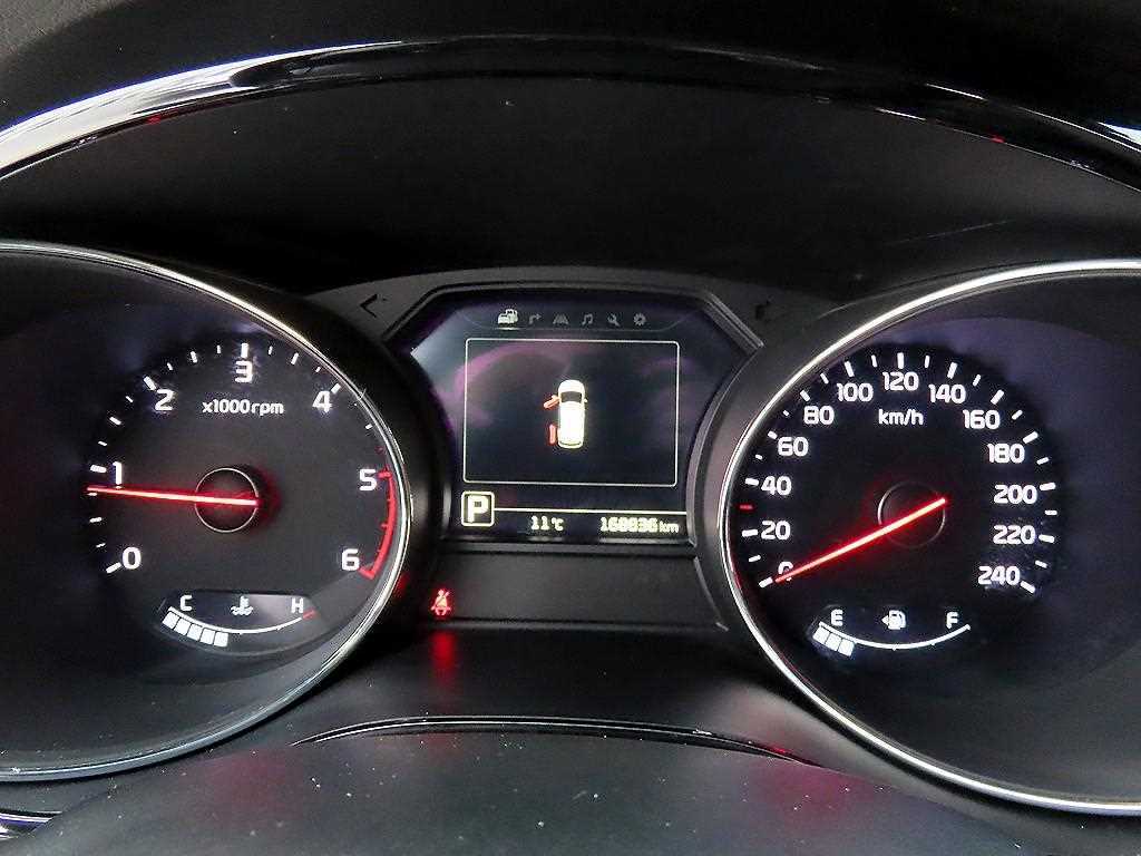 KIA Carnival - Vista 10