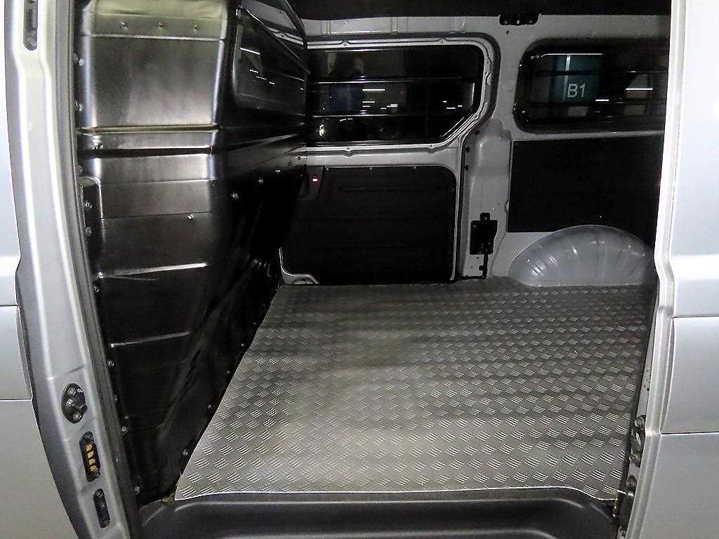 HYUNDAI Starex - Vista 7