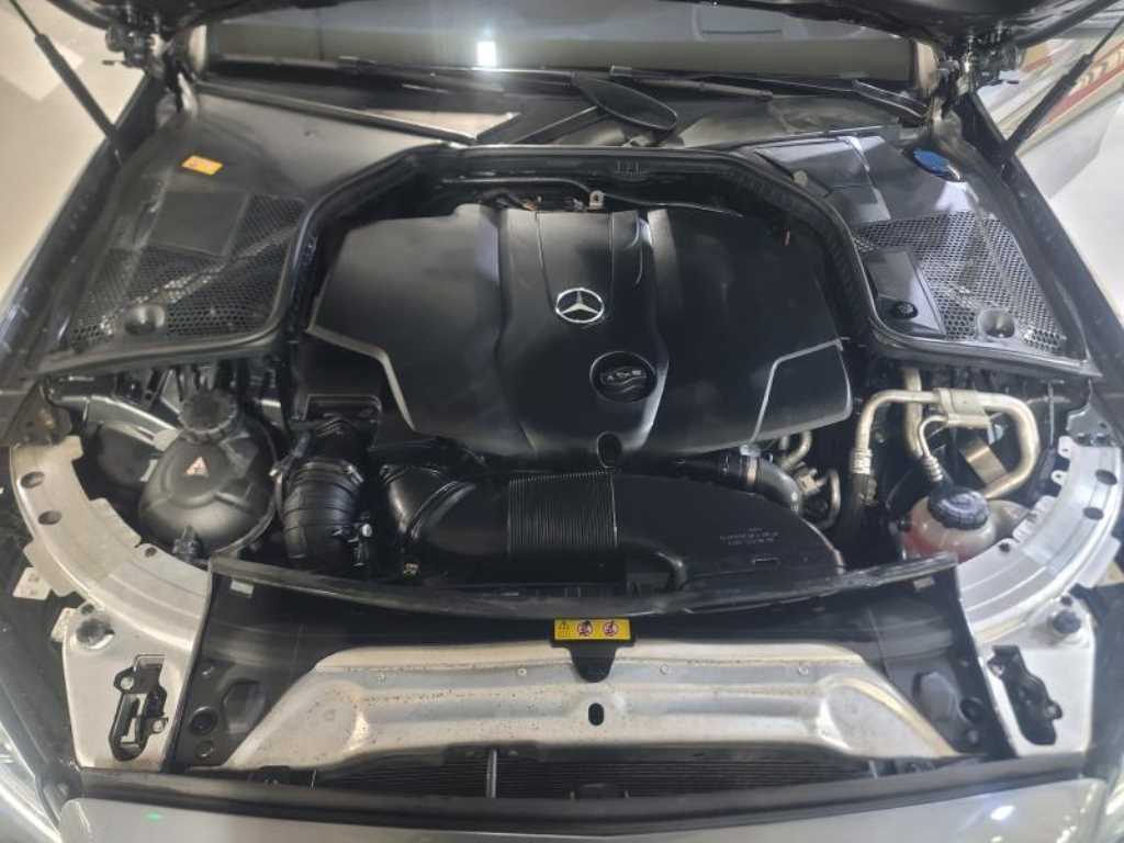 Mercedes Benz C Class 2017 Gris - Importación desde Corea - HF Imports Iquique - Foto 16