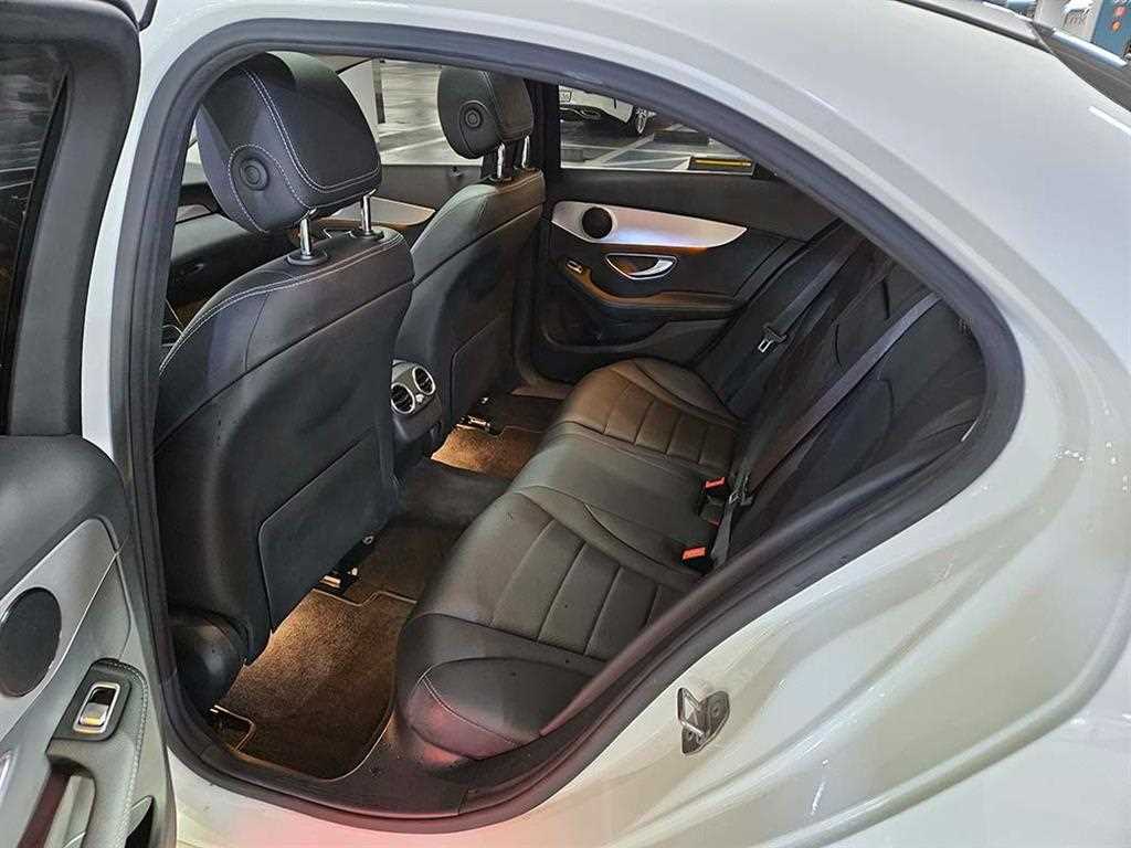 Mercedes Benz C Class - Vista 8