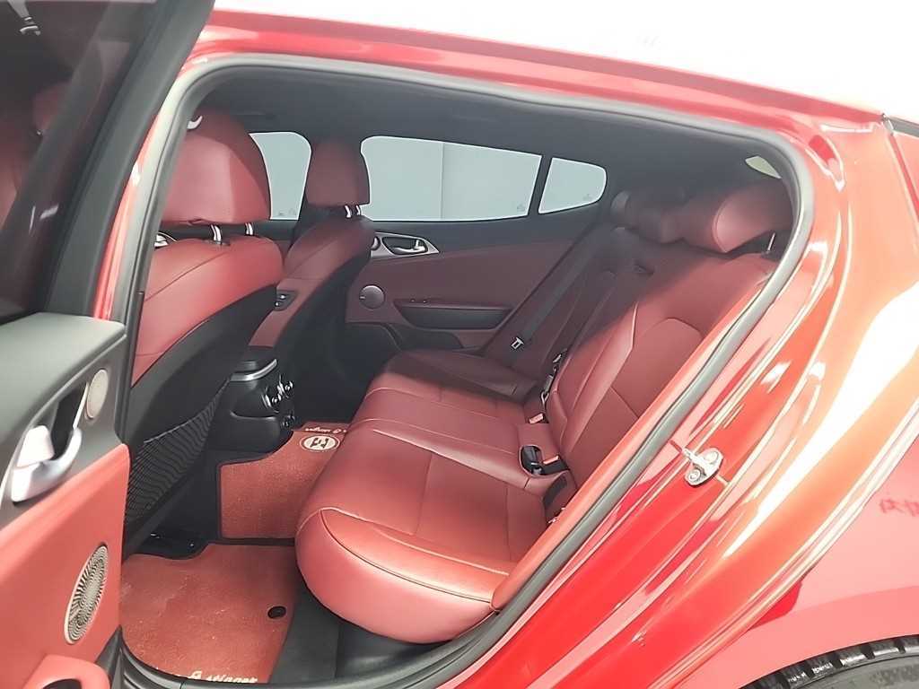 KIA Stinger - Vista 12