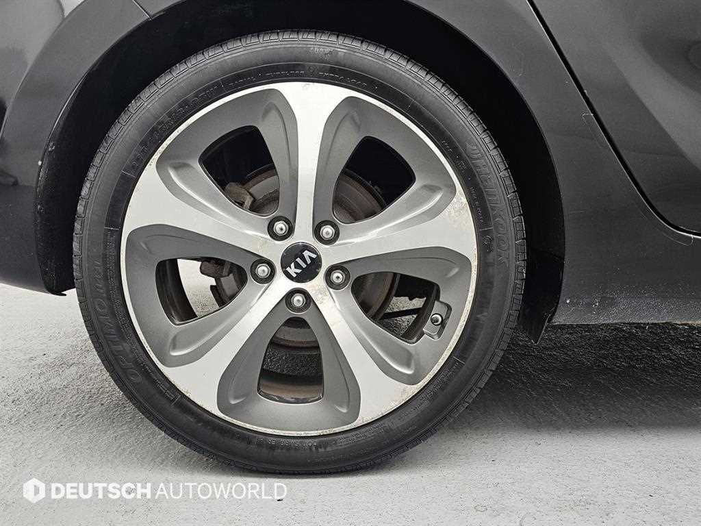 KIA Carens - Vista 5