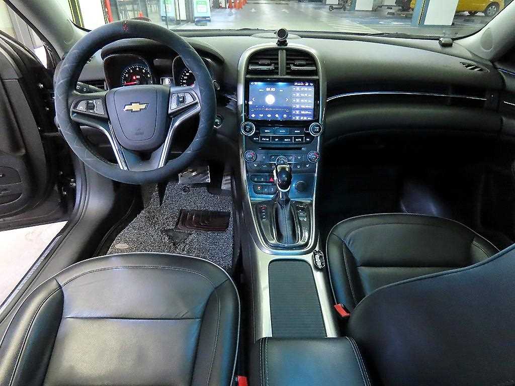 Chevrolet Malibu - Vista 10