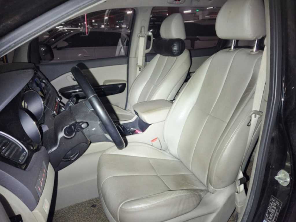 KIA Carnival - Vista 8