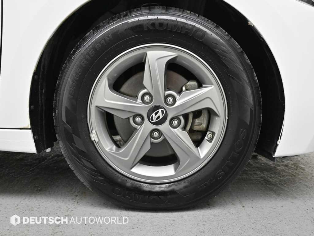 HYUNDAI Avante - Vista 5