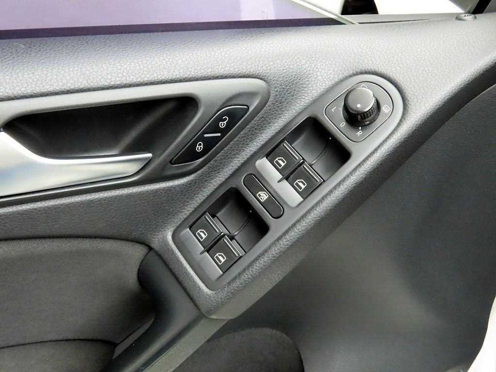 Volkswagen Golf - Vista 10