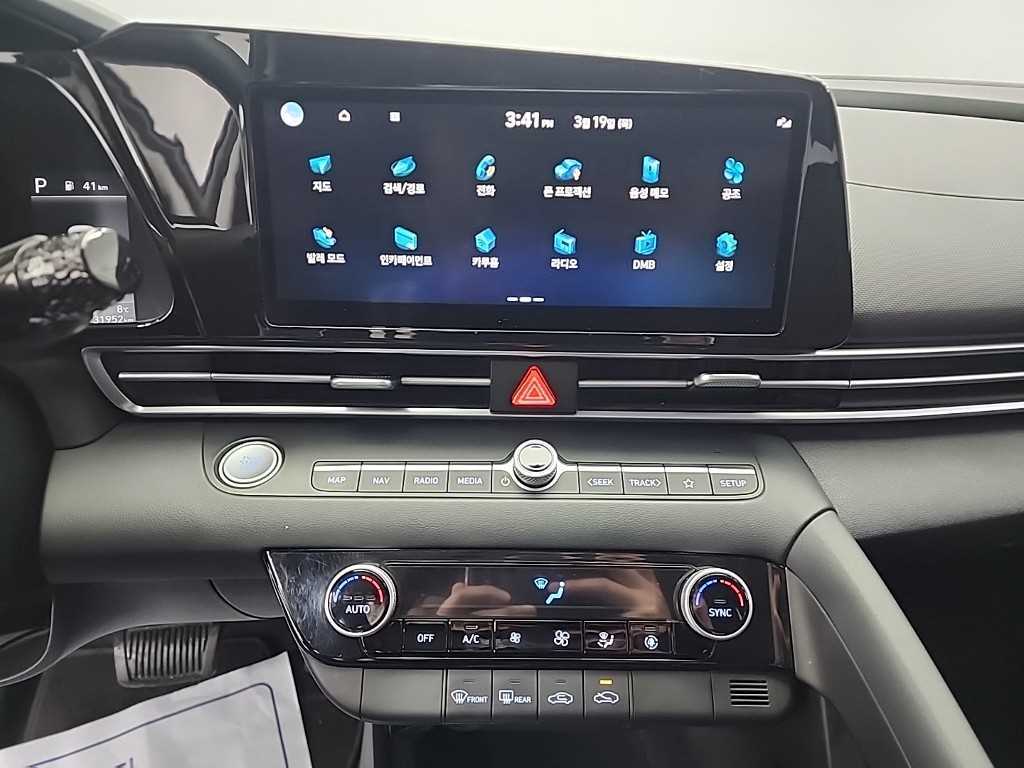 HYUNDAI Avante - Vista 10