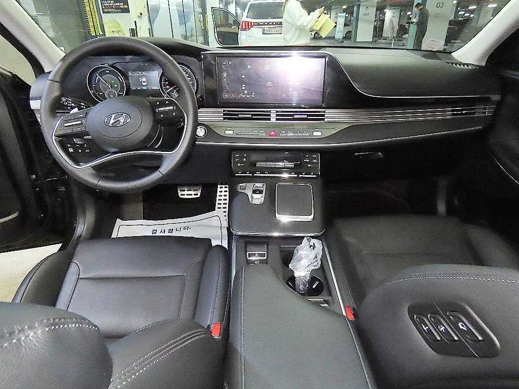 HYUNDAI Grandeur - Vista 10