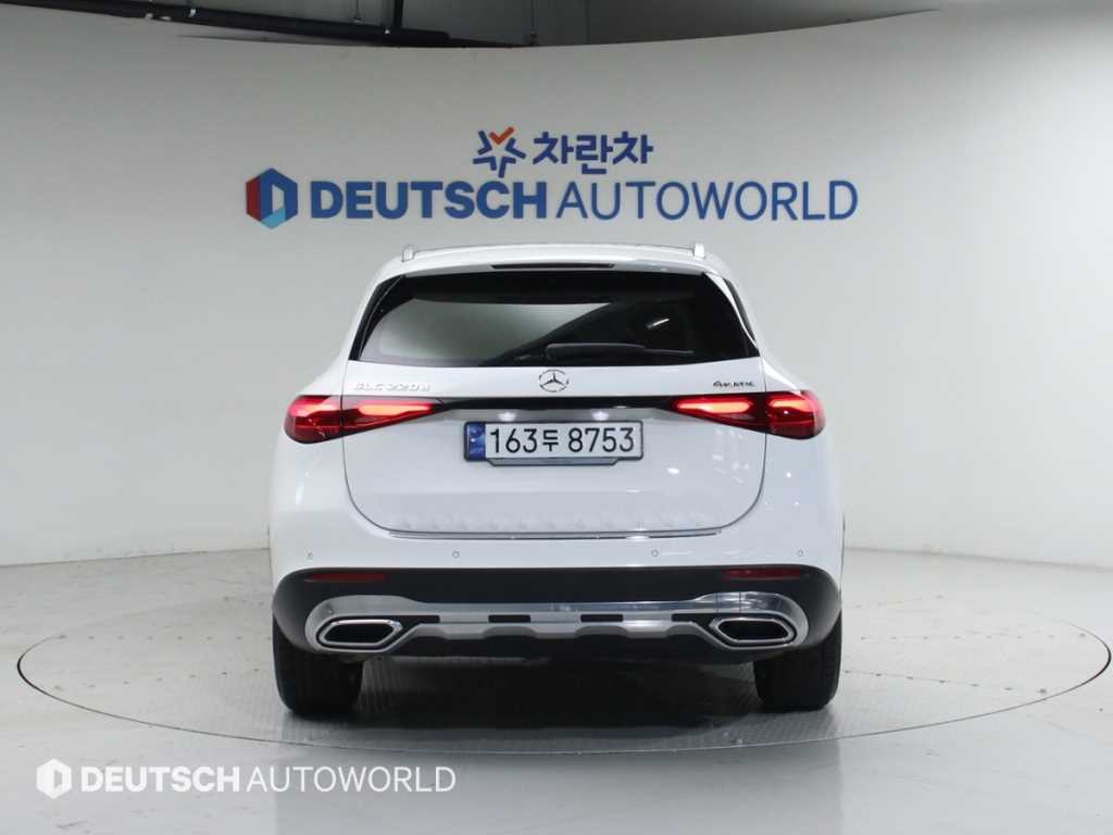 Mercedes Benz GLC Class - Vista 4