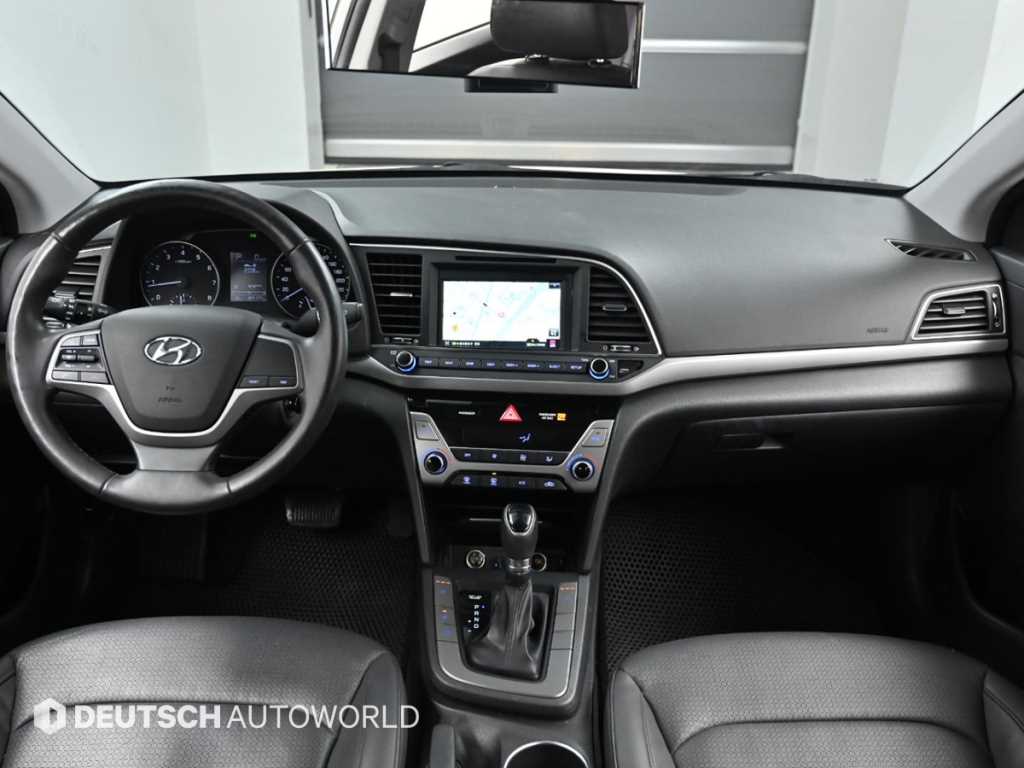 HYUNDAI Avante - Vista 7