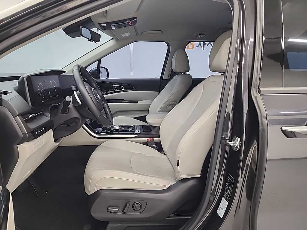 KIA Carnival - Vista 11