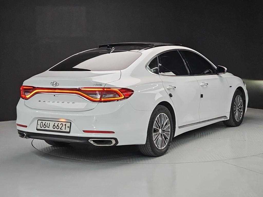 HYUNDAI Grandeur - Vista 6