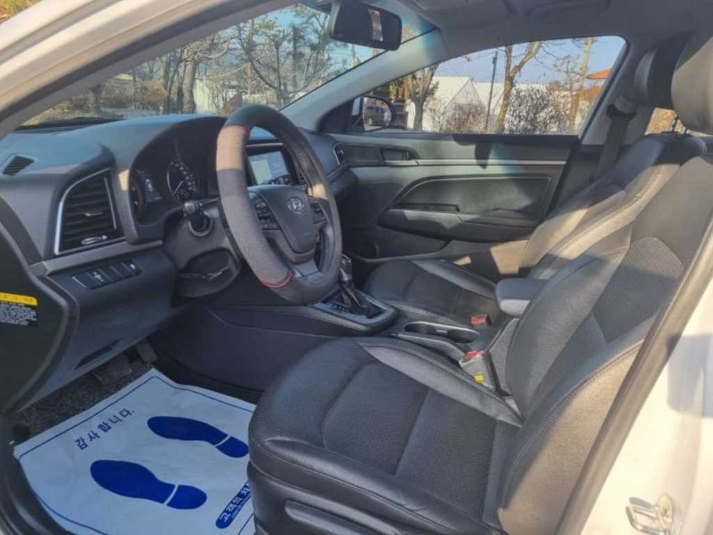 HYUNDAI Avante - Vista 8