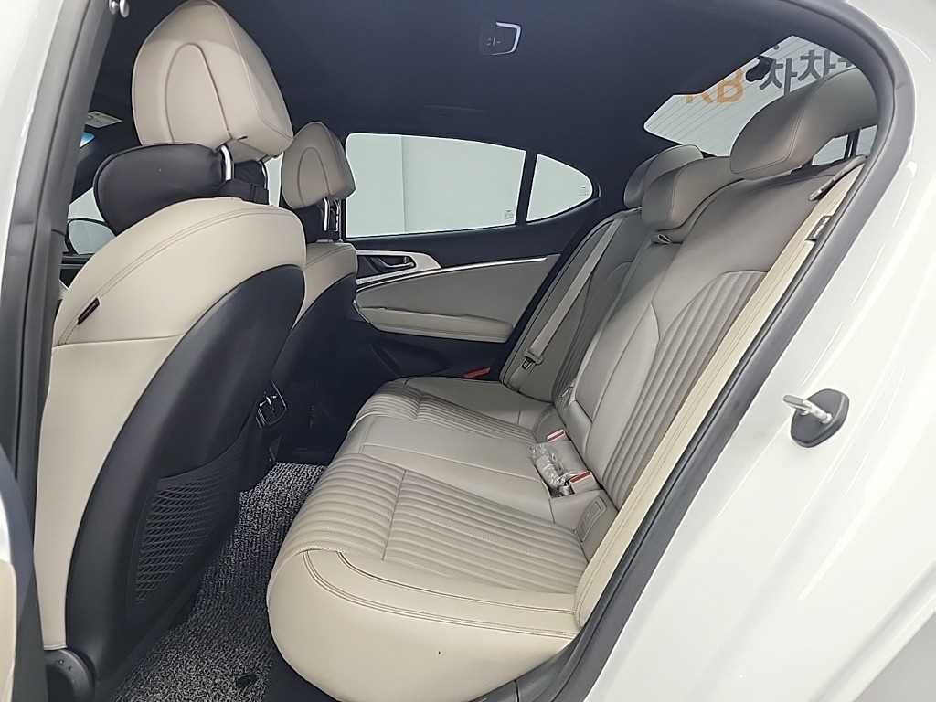 Genesis G70 - Vista 12