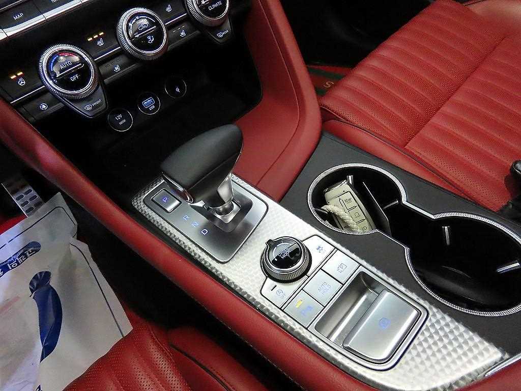 Genesis G70 - Vista 12