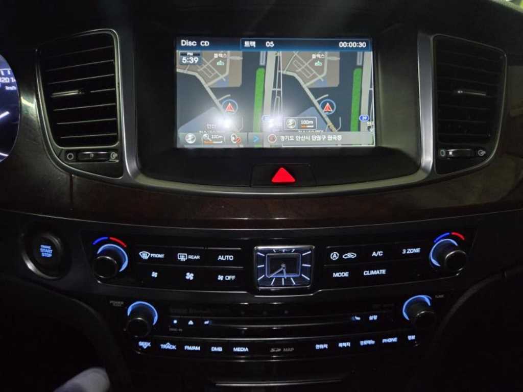 HYUNDAI Equus - Vista 7