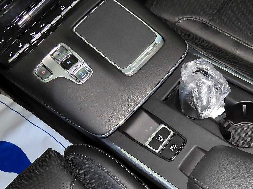 HYUNDAI Grandeur - Vista 12