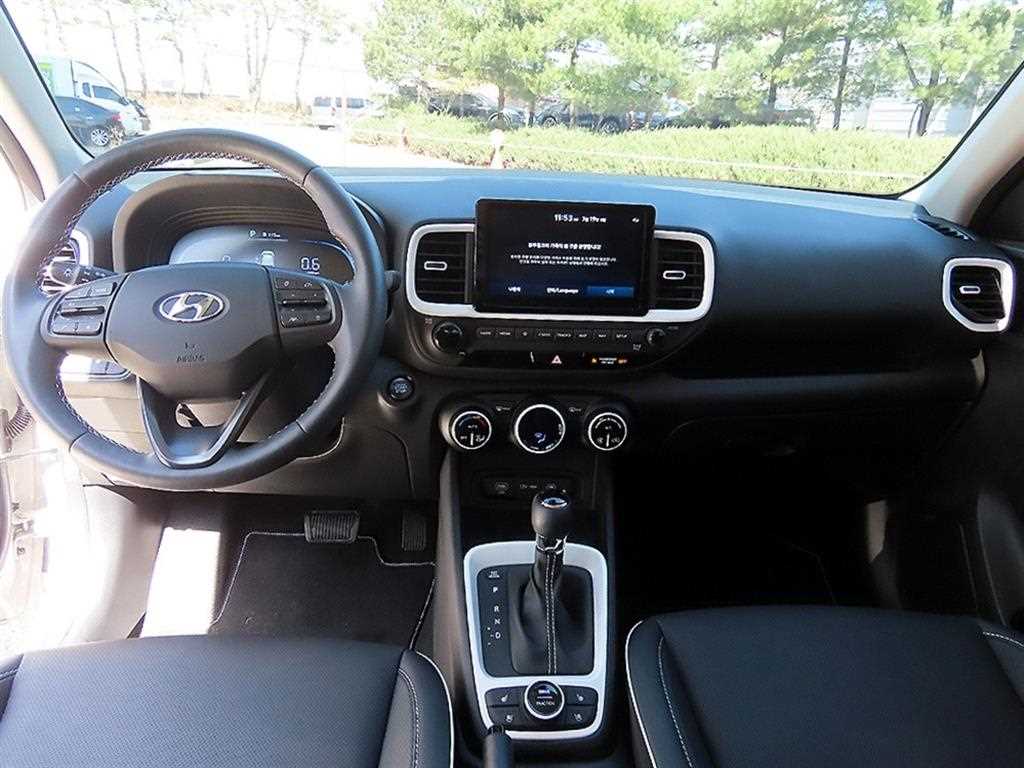 HYUNDAI Venue - Vista 7