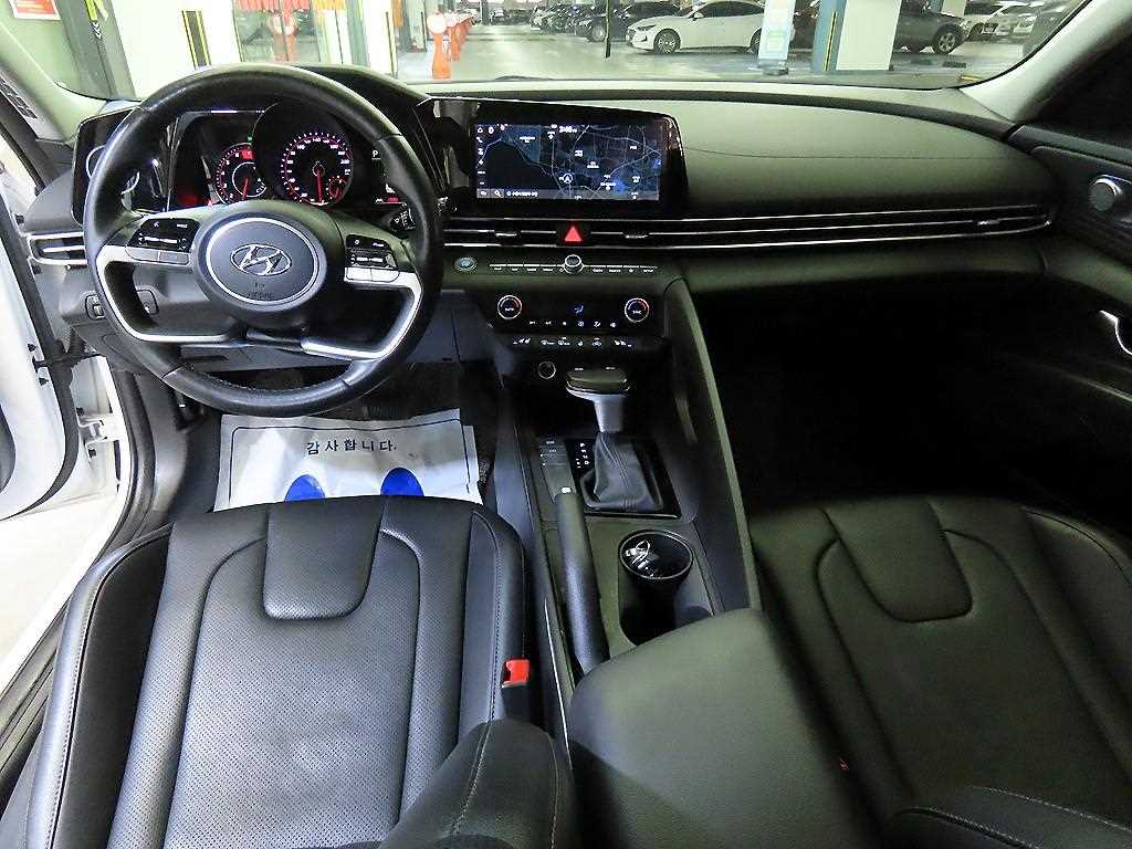 HYUNDAI Avante - Vista 10