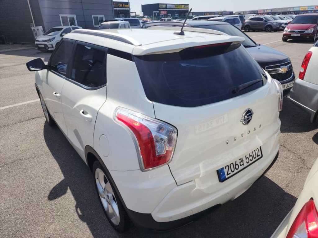 Ssangyong Tivoli - Vista 5