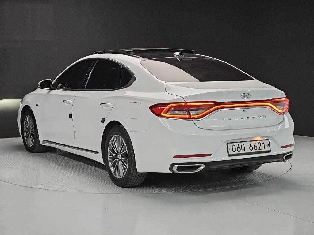 HYUNDAI Grandeur - Vista 4