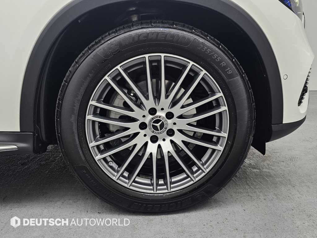 Mercedes Benz GLC Class - Vista 5