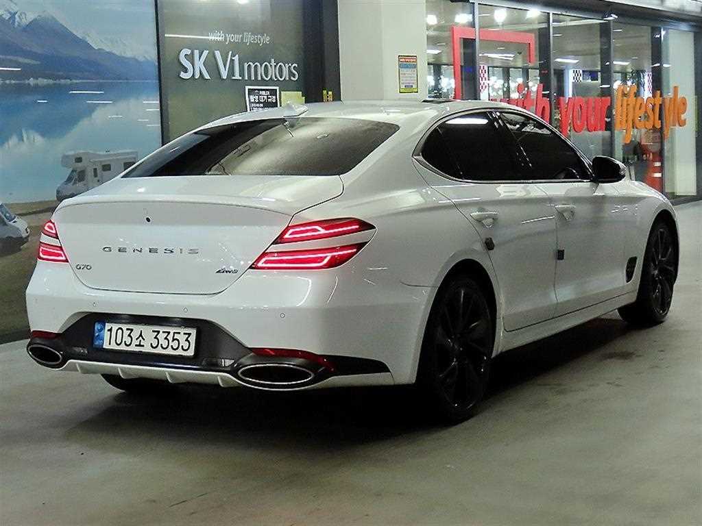 Genesis G70 - Vista 4