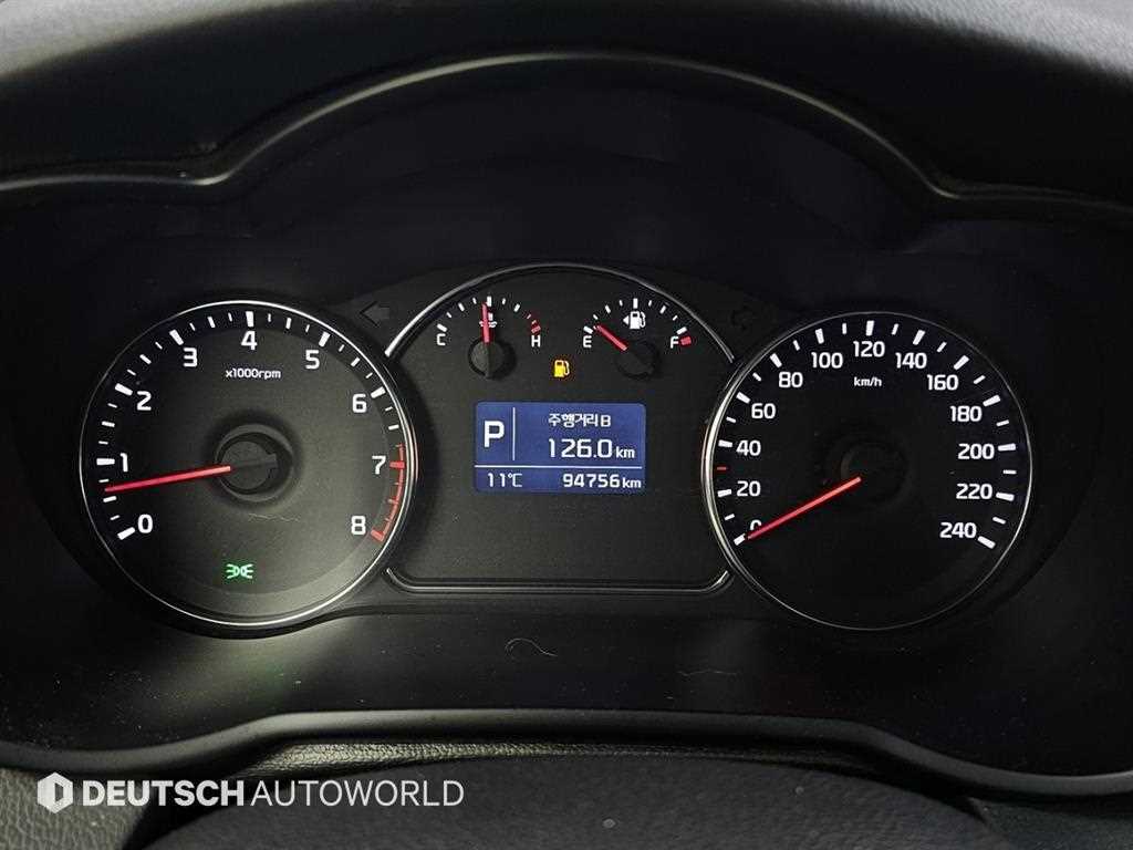 KIA Carens - Vista 8