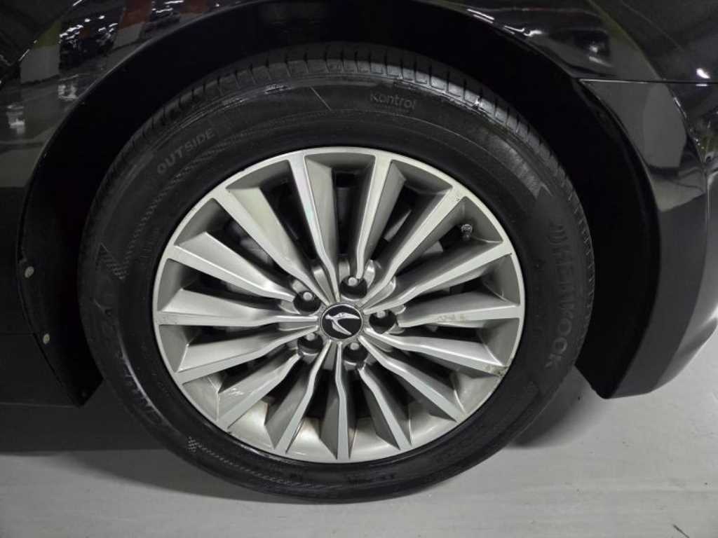 HYUNDAI Equus - Vista 10