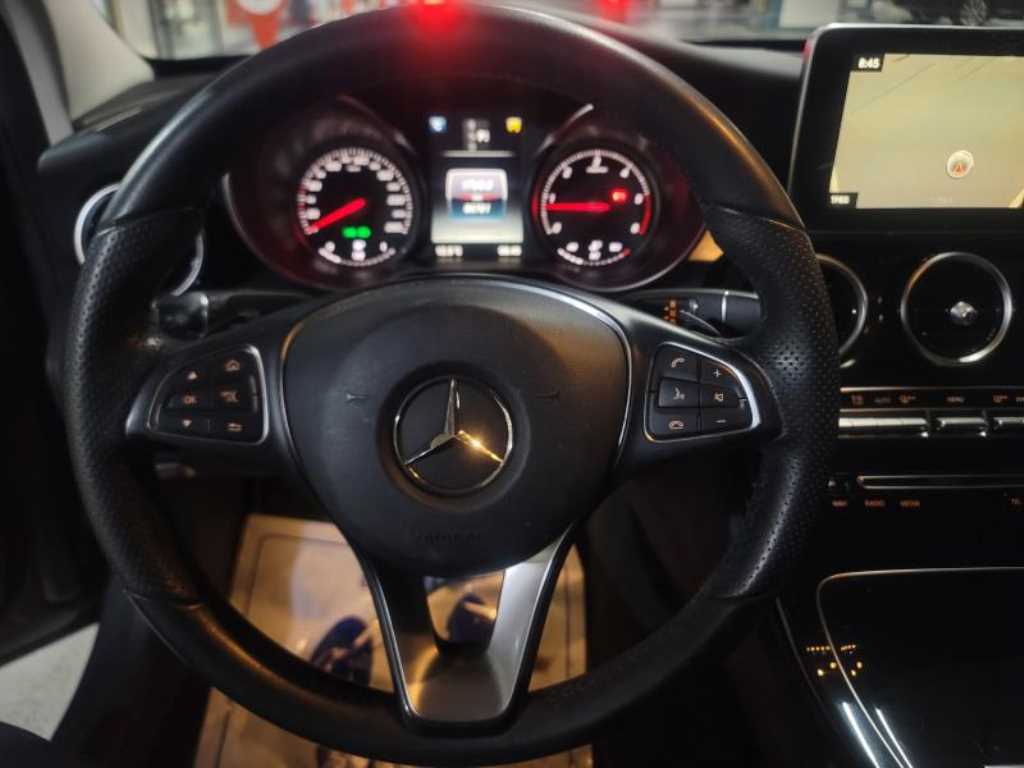 Mercedes Benz C Class - Vista 5