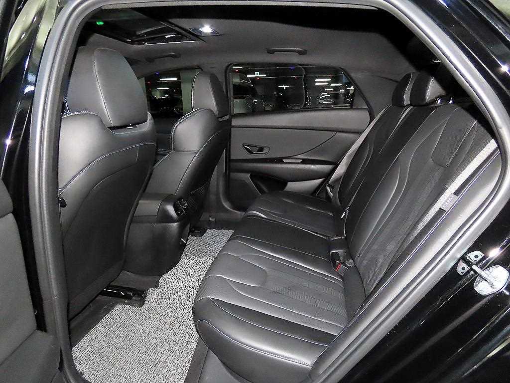 HYUNDAI Avante - Vista 7