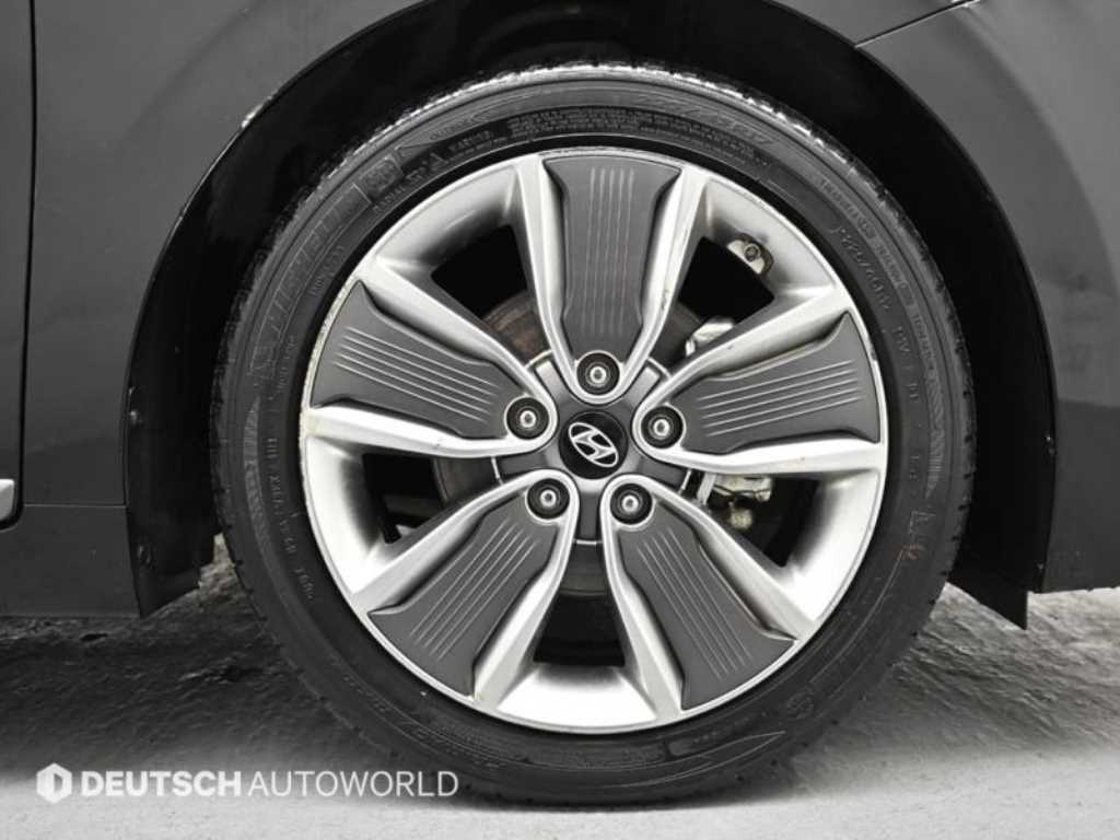 HYUNDAI Ioniq - Vista 6