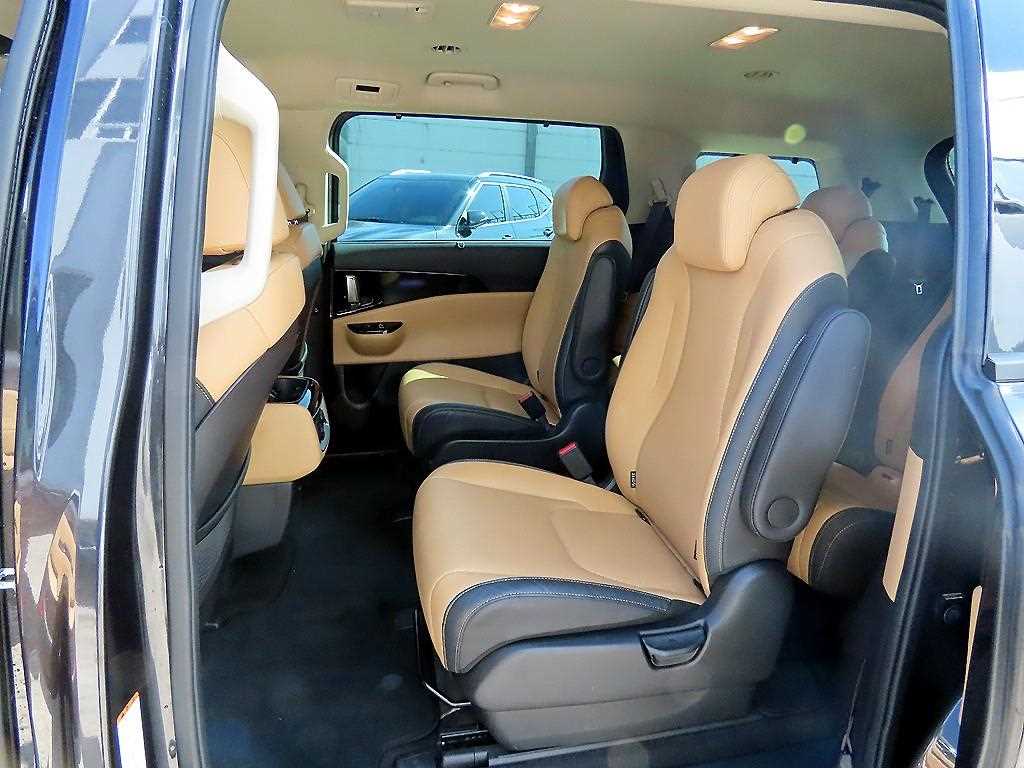 KIA Carnival - Vista 6