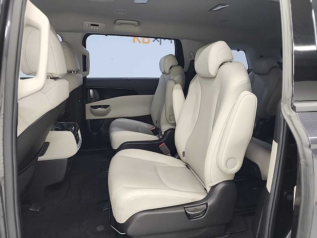 KIA Carnival - Vista 12