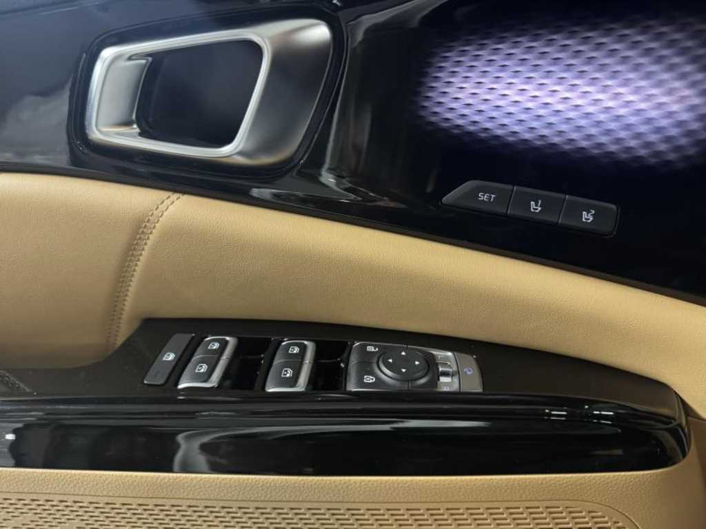 KIA Carnival - Vista 11