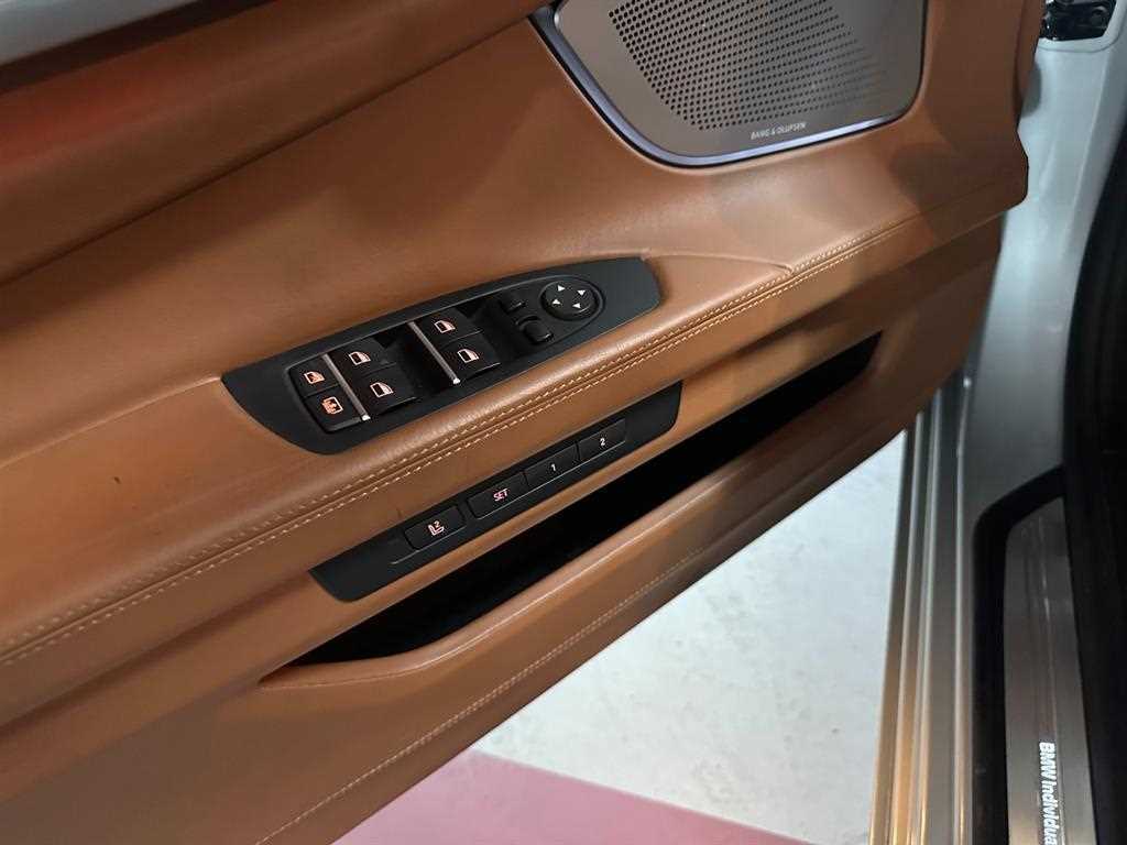 BMW 7 Series - Vista 8