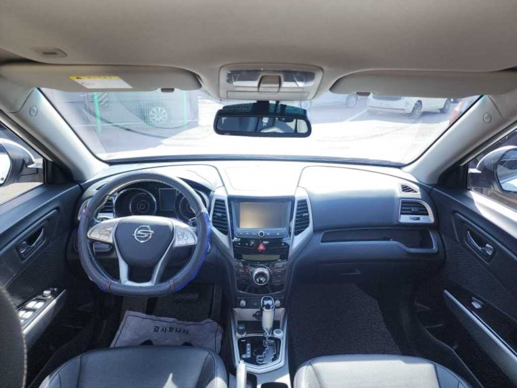 Ssangyong Tivoli - Vista 9