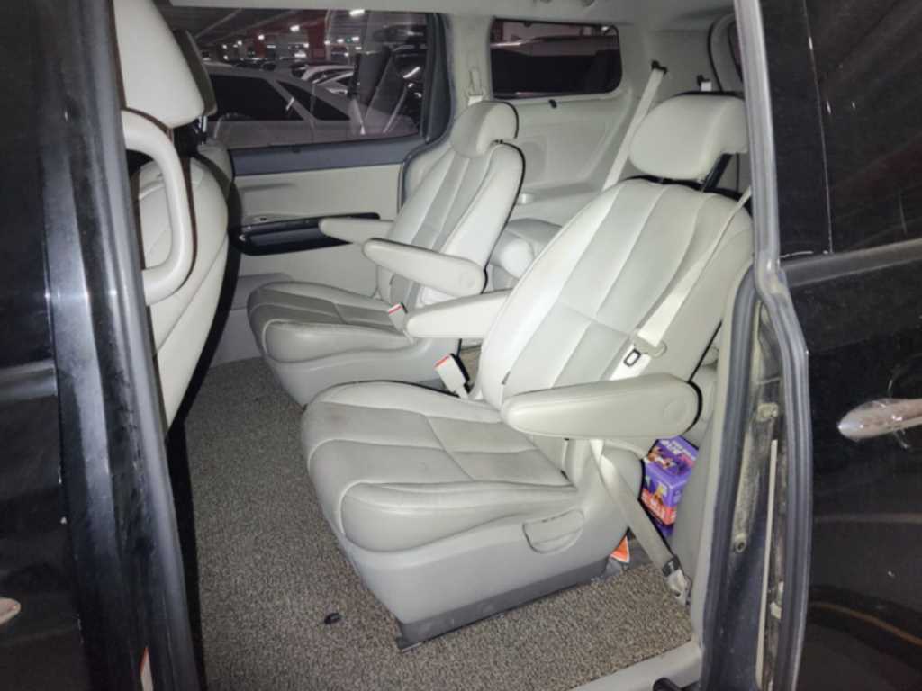 KIA Carnival - Vista 9