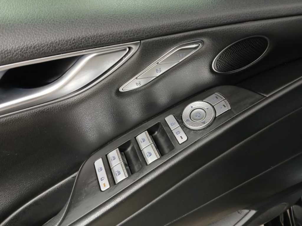 Genesis G80 - Vista 10