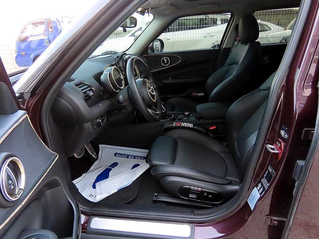 Mini Clubman - Vista 5